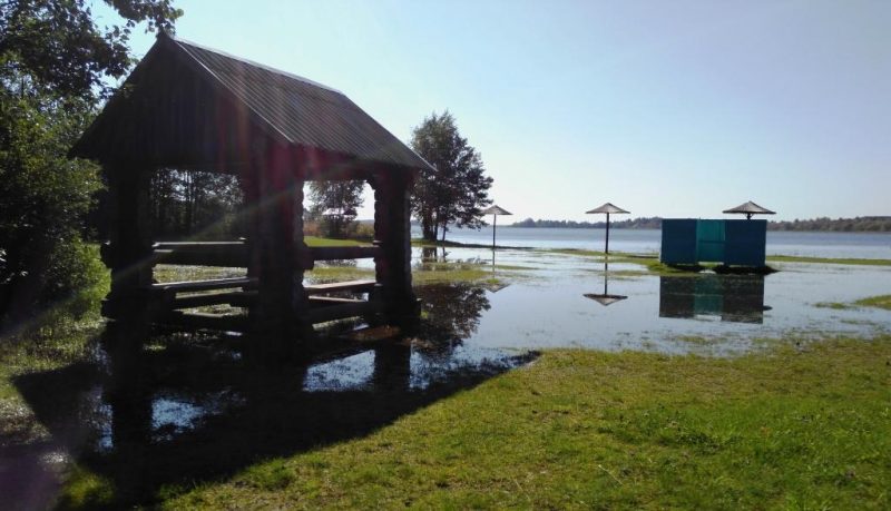 Беседка в воде