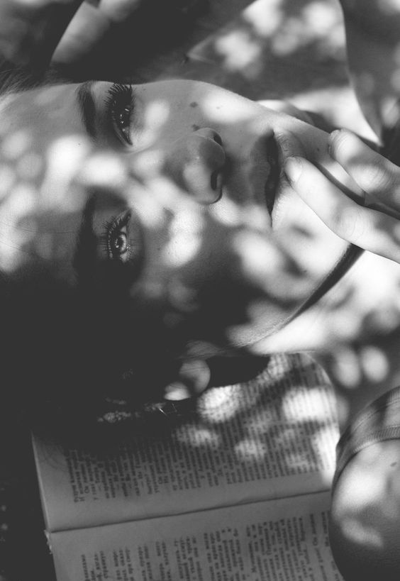 Портрет девушки (черно-белый)