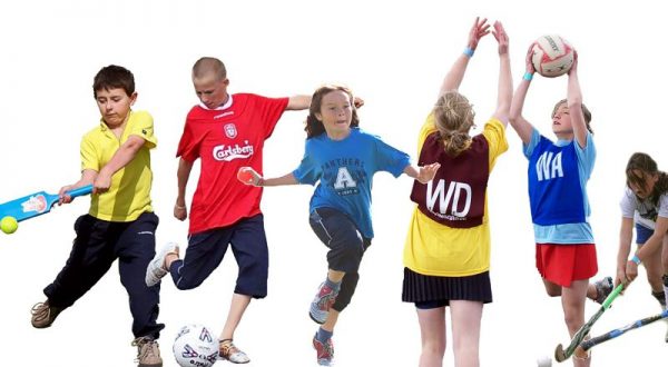 Дети занимаются спортом