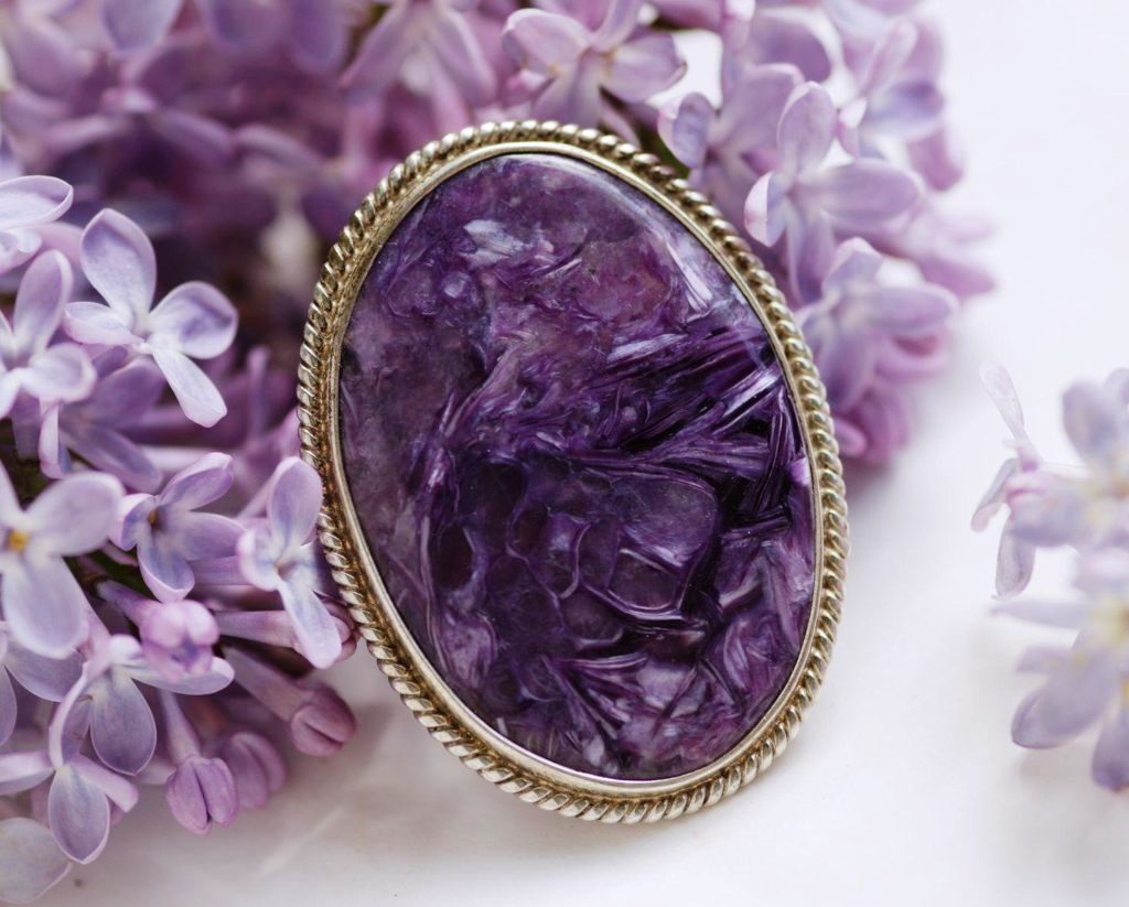 Чароит — камень, меняющий судьбу