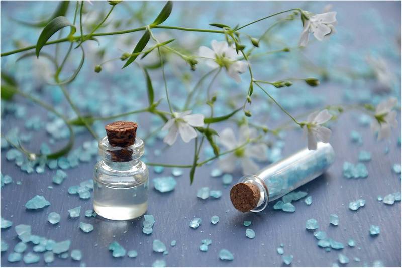 Ароматерапия, флакончики и морская соль. 