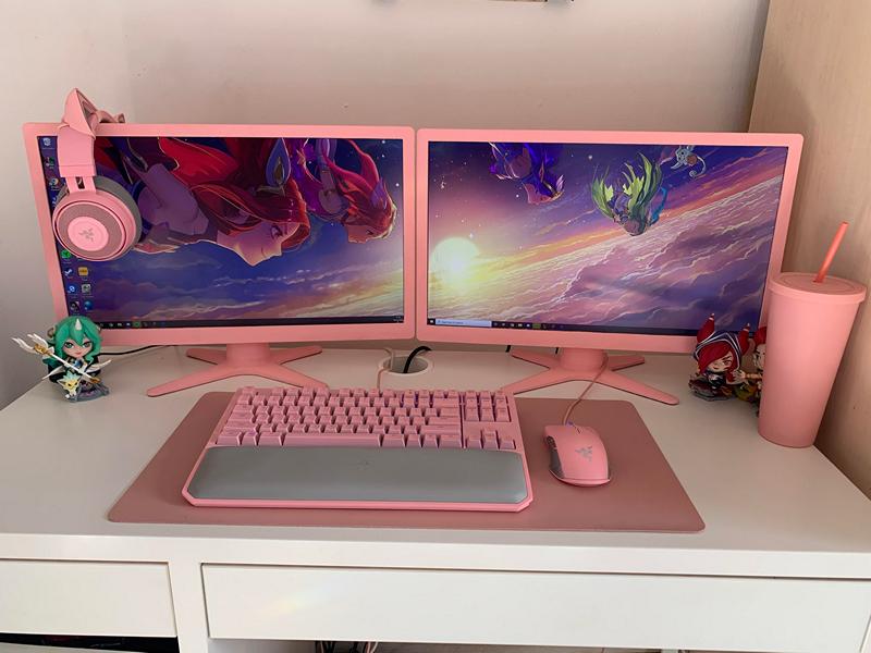 Розовый компьютер.