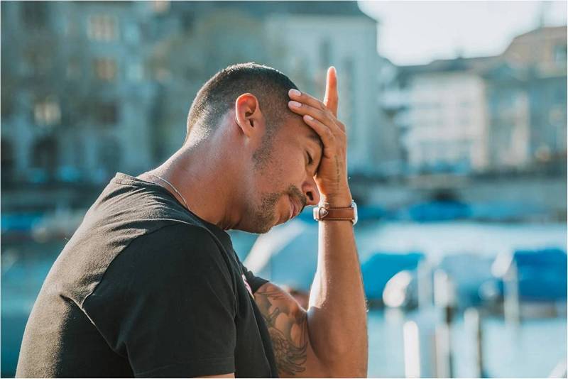 Весенний авитаминоз может спровоцировать у человека стрессовое состояние, головную боль, плохое настроение.