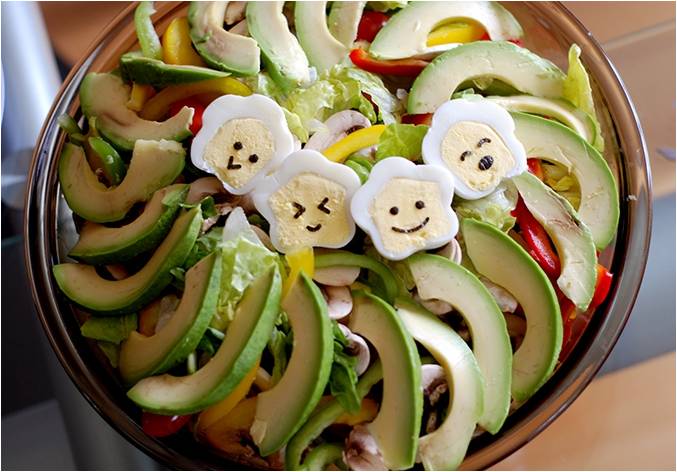 Польза салата с авокадо.