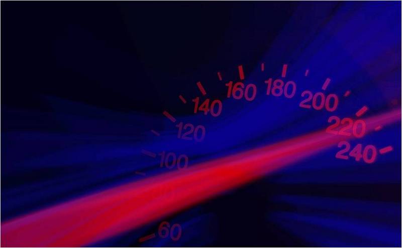 Спидометр на цифре 220.
